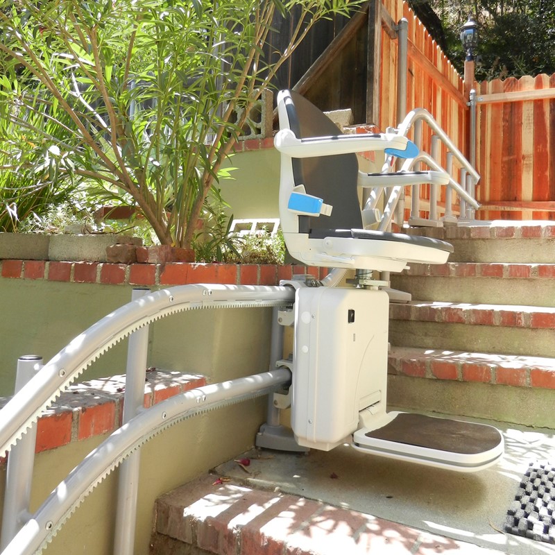 Handicare 2000 outdoor curved stair lift